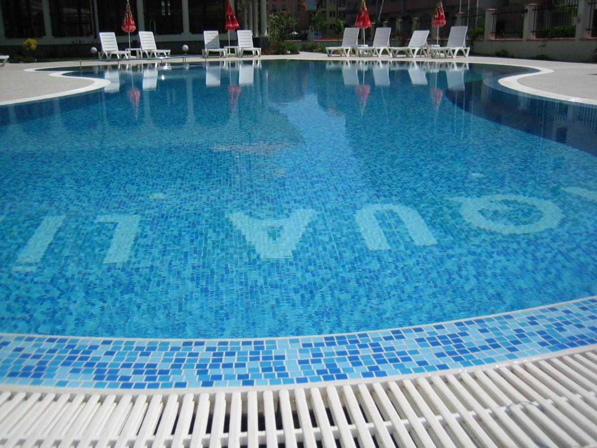 Chateau Del Mar Holiday Apartments Napospart Kültér fotó